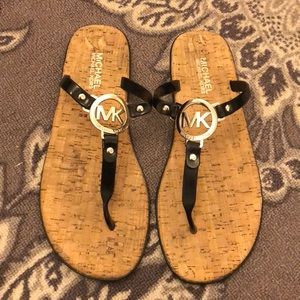 🔥EUC🔥 Michael Kors Flip-Flops Size 9